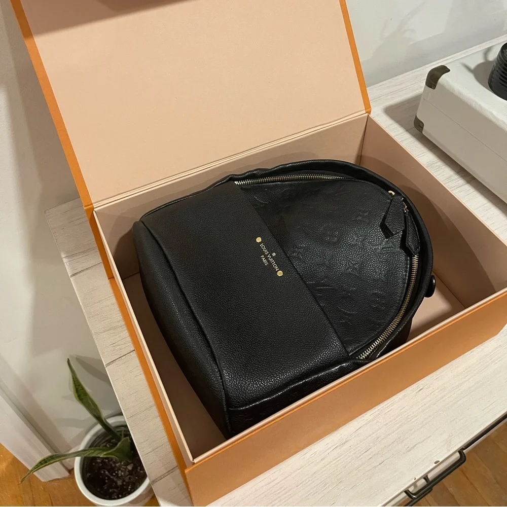 Louis Vuitton reposhing this